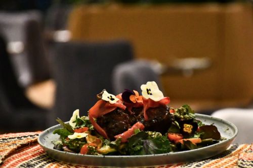 “Susurros de la Tierra”: el Club Comfaboy se une al festival “A Comer Gourmet” con una creación que celebra la identidad colombiana